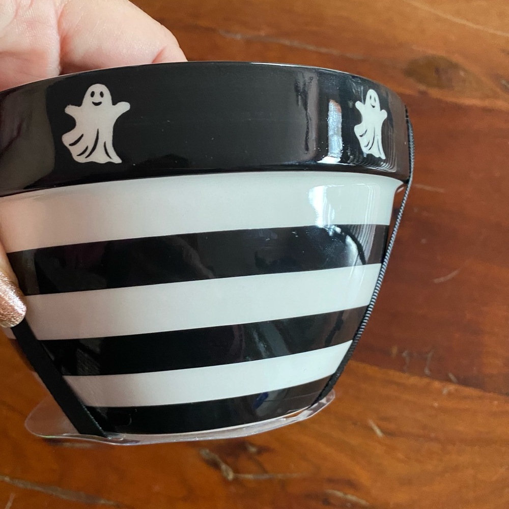 NWT ‎ 3 Striped Black and White Striped Ghost Halloween Bowls